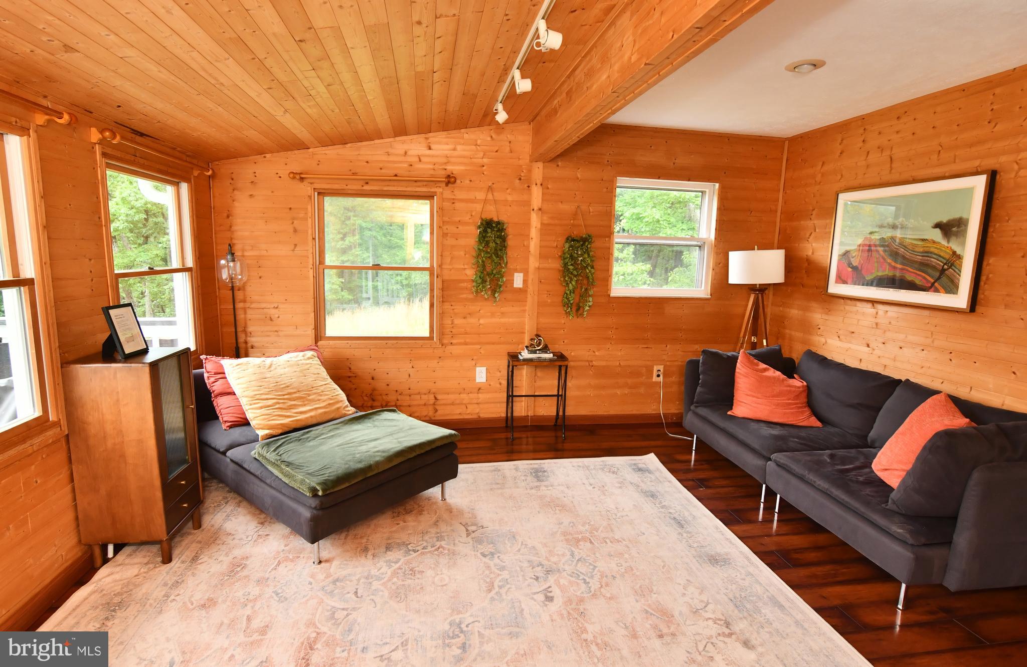 513 Cardinal Drive Rio, WV 26755 - Photo 15 of 55 Living area