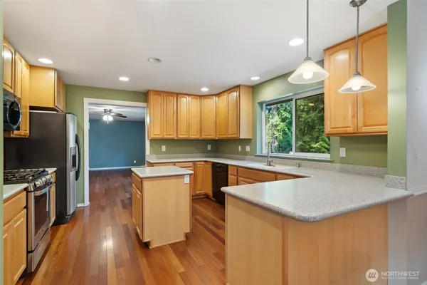 $650,000 | 5662 Hicks Avenue Northeast, Bremerton, WA 98311