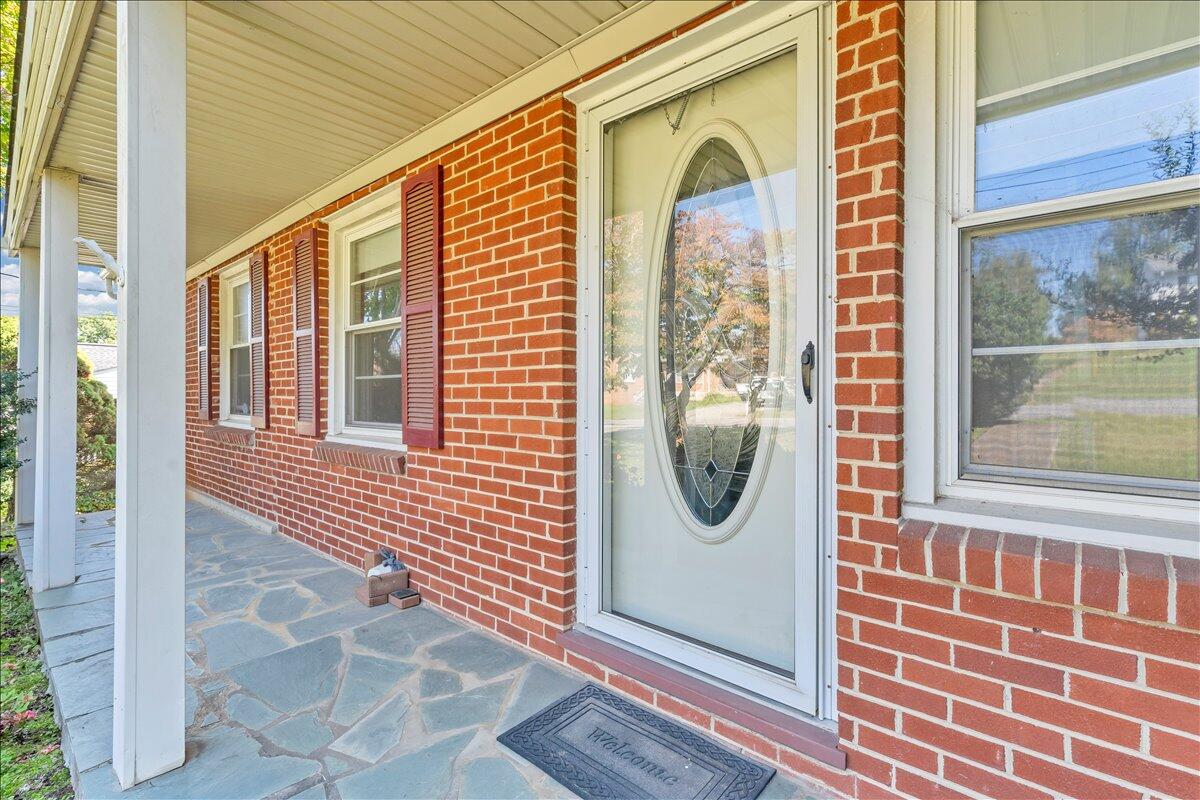 427 Boxley Road Roanoke, VA 24019 - Photo 2 of 37 60-MIB09583