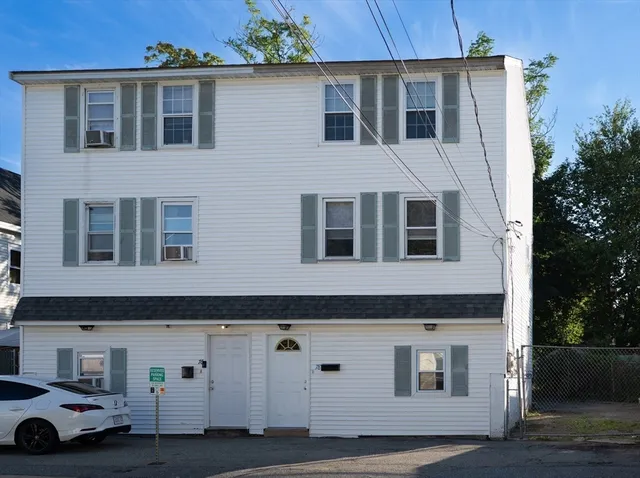 $2,900 | 78 West 3rd Street, Unit 78, Lowell, MA 01850