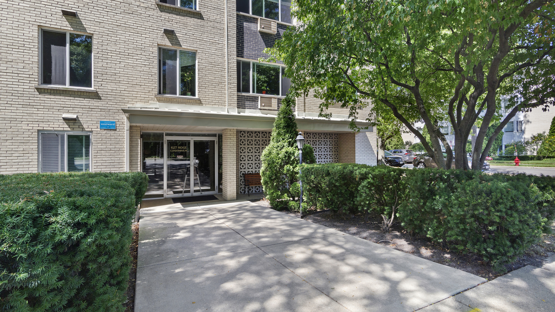 627 Ridge Road, Unit 305 Wilmette, IL 60091 - Photo 2 of 2