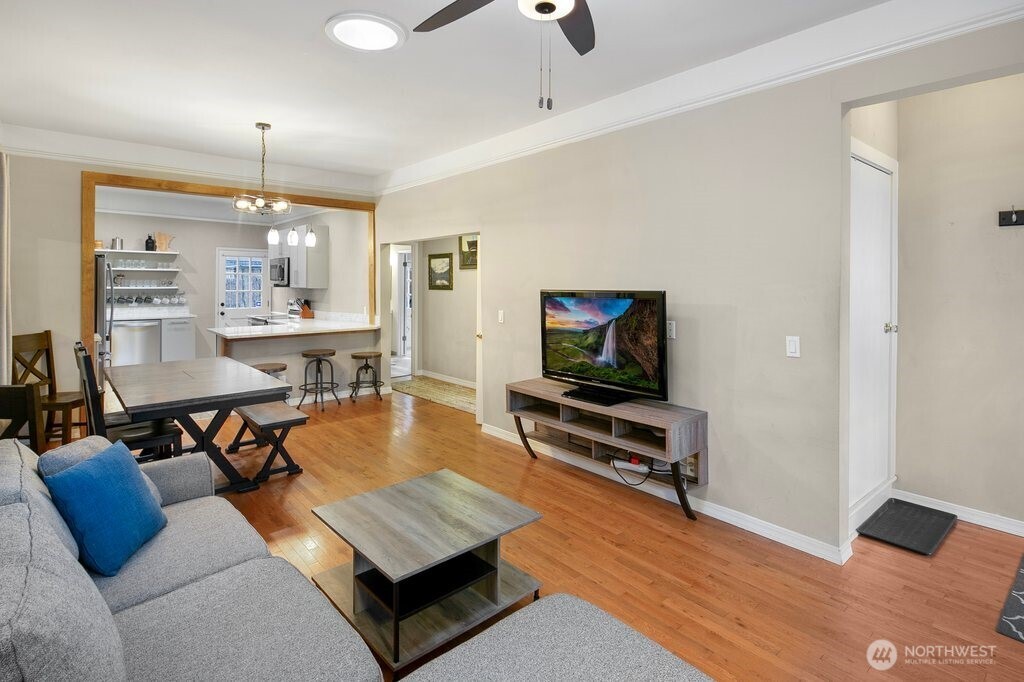 1906 East Union Street Seattle, WA 98122 - Photo 5 of 37