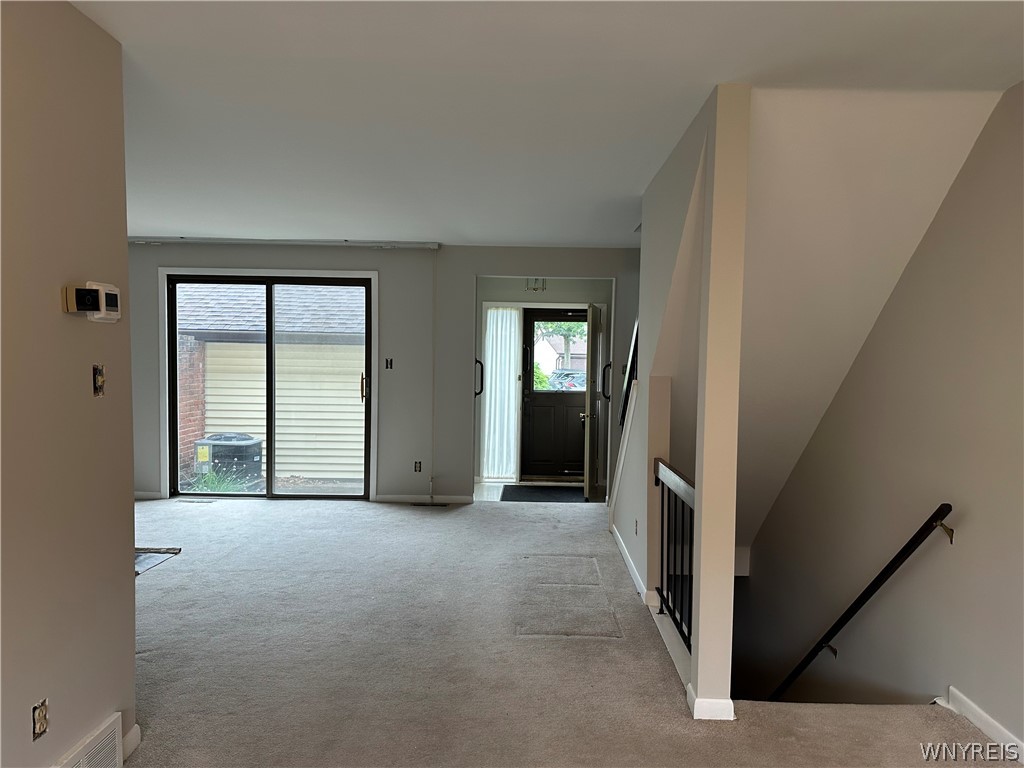 304 Charlesgate Circle Amherst, NY 14051 - Photo 4 of 26