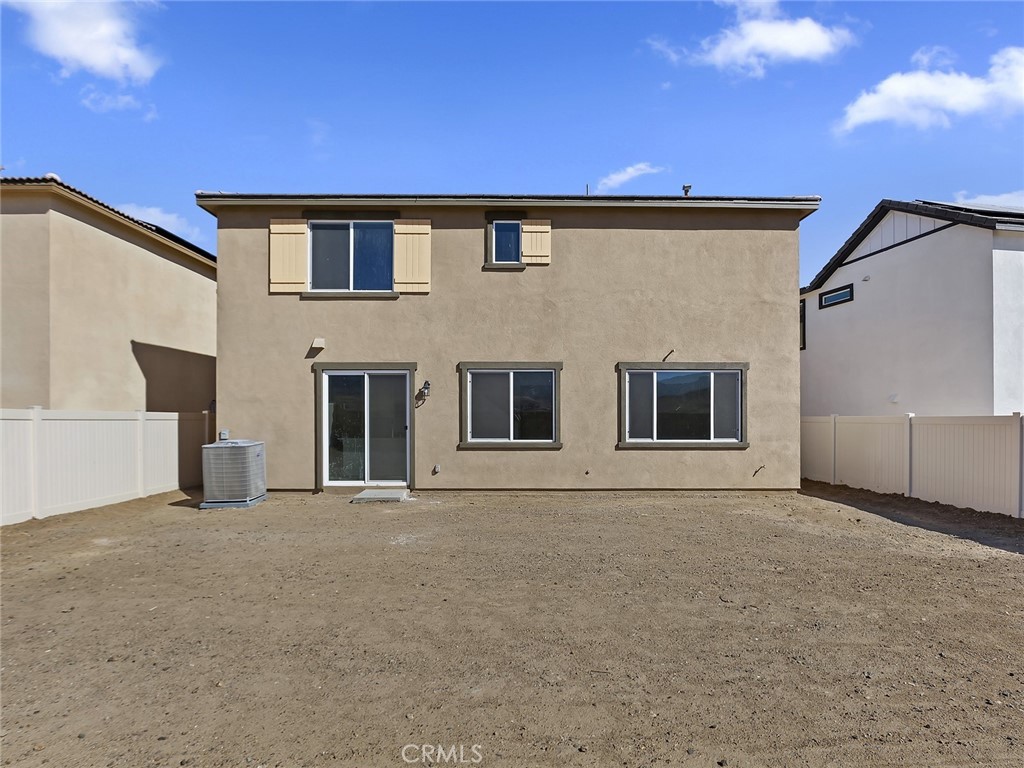 19557 Hanging Rock Road Lake Elsinore, CA 92532 - Photo 44 of 54 a big room with a bed