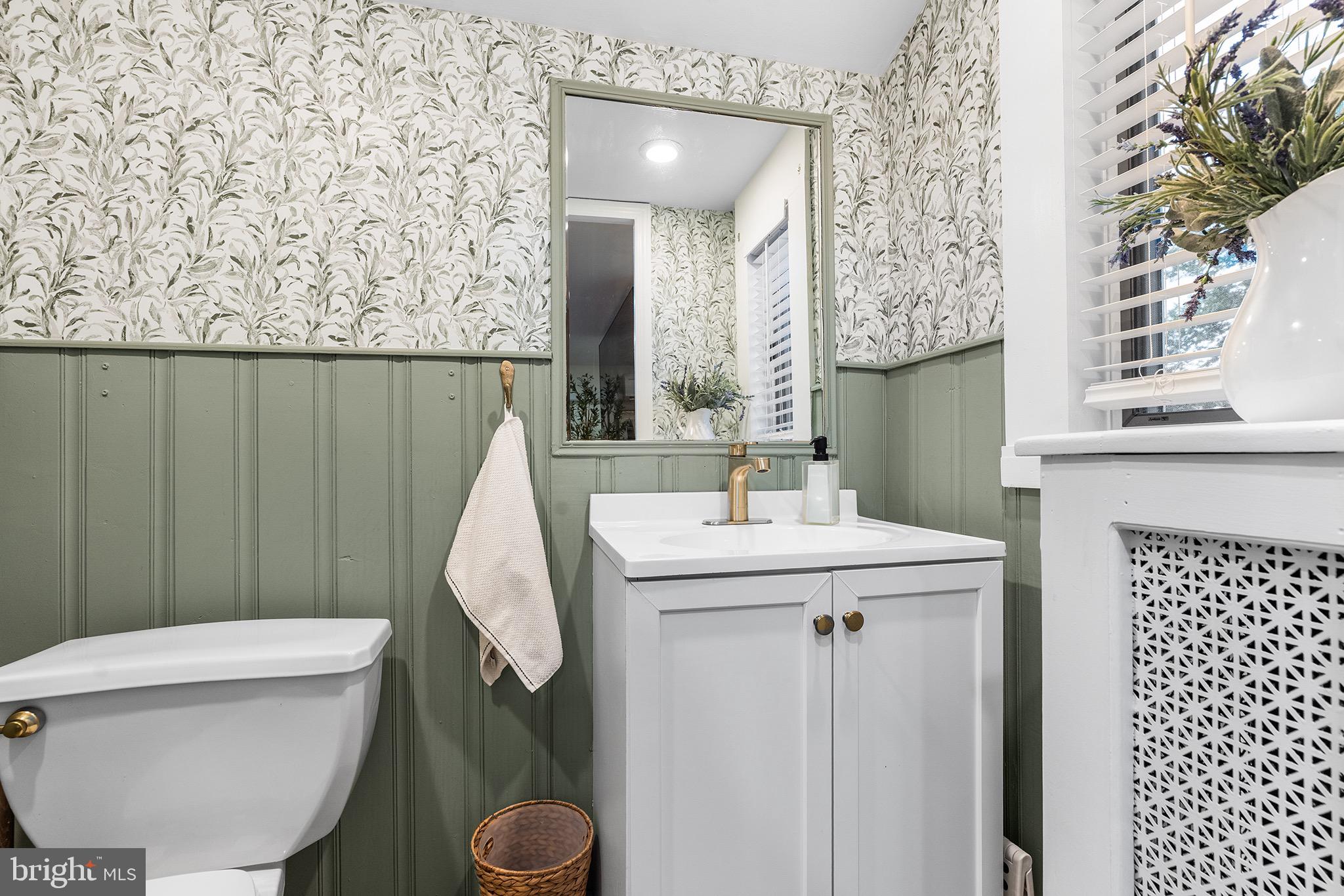 125 North Rolling Road Springfield, PA 19064 - Photo 24 of 61 1st Floor Powder Room