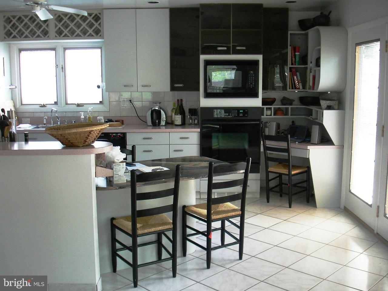 11049 Swansfield Road Columbia, MD 21044 - Photo 17 of 30 Kitchen