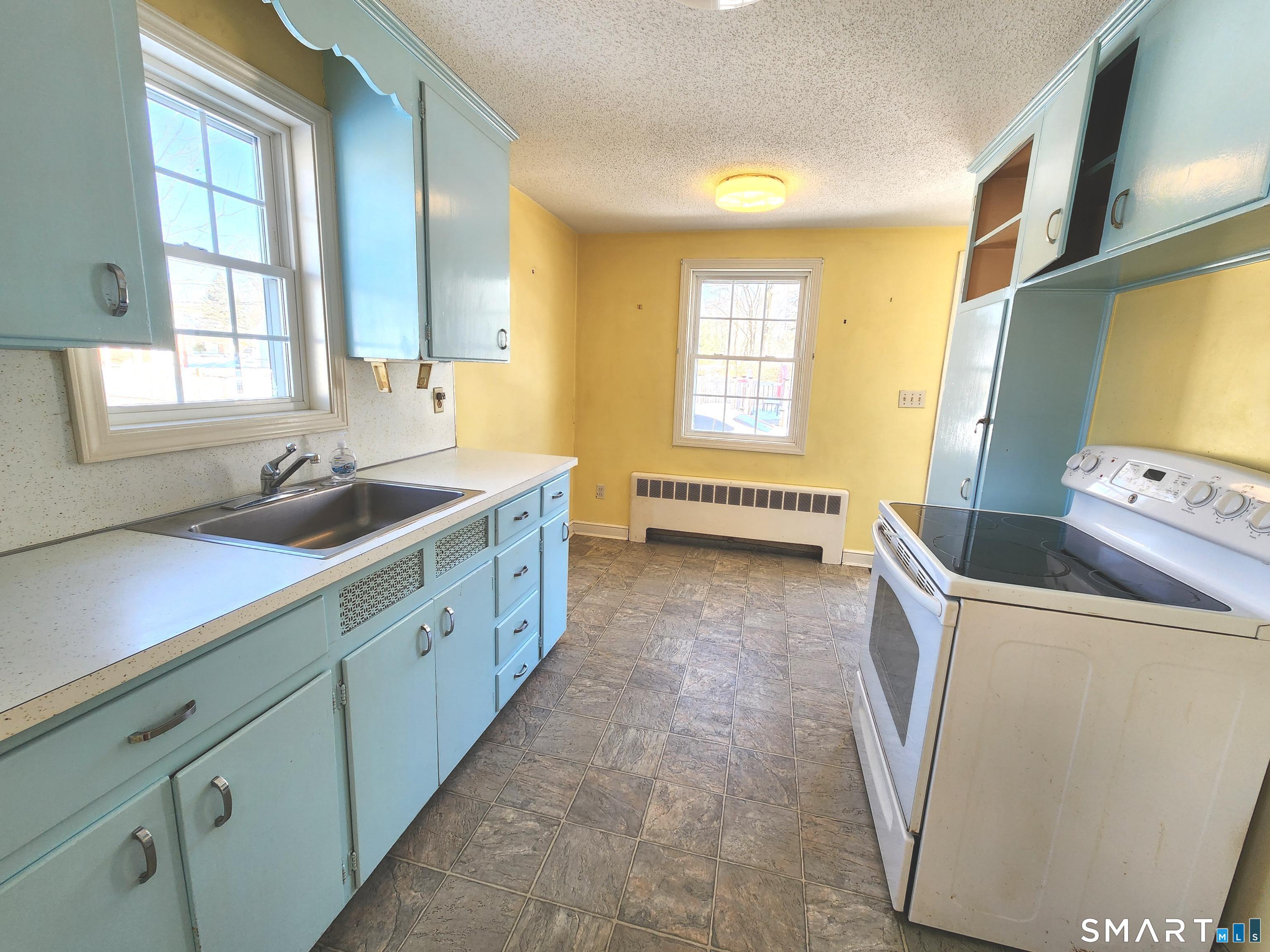 257 Green Road Manchester, CT 06042 - Photo 13 of 37