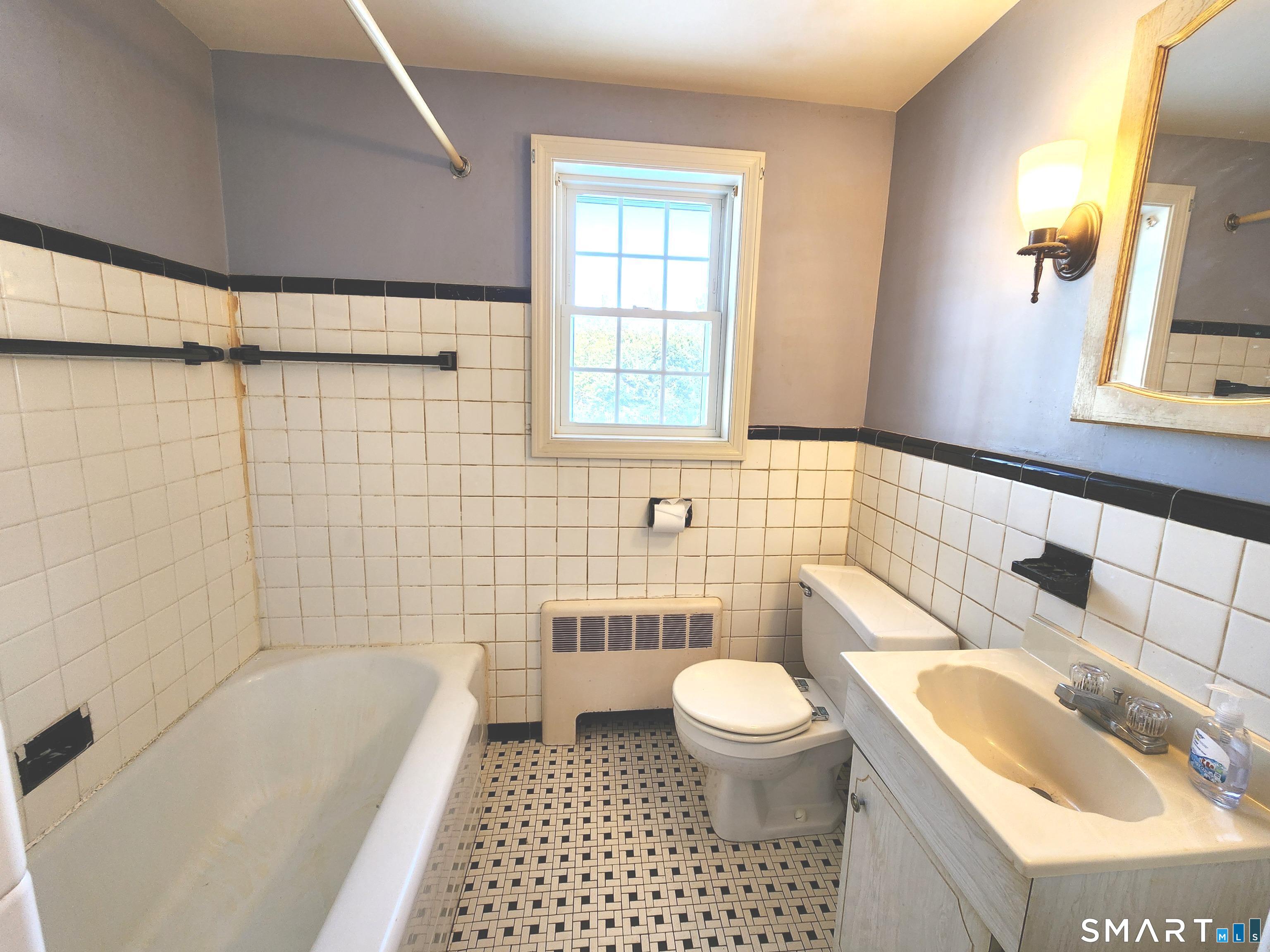 257 Green Road Manchester, CT 06042 - Photo 15 of 37 Bathroom