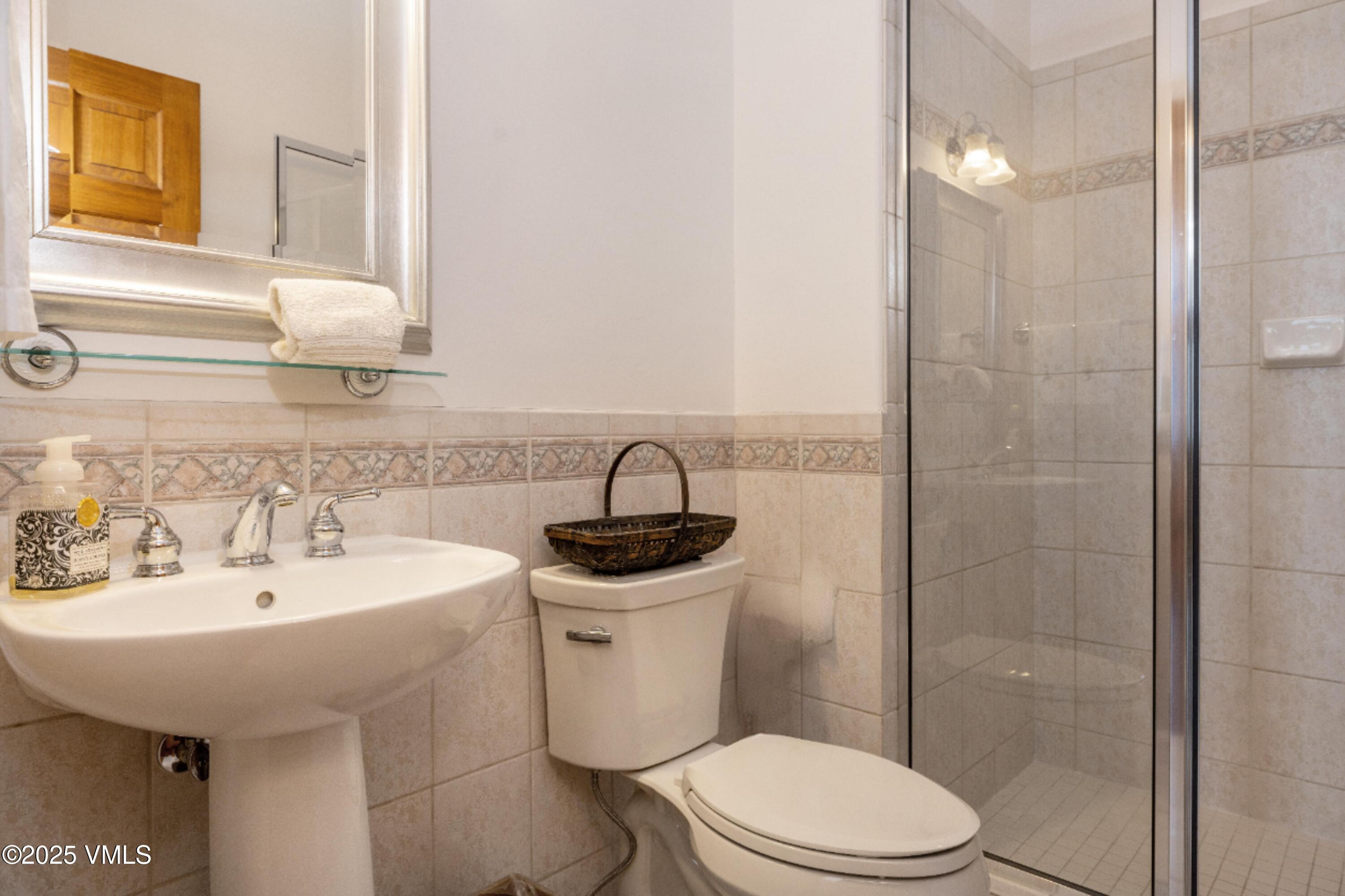 135 Knudson Ranch Road Edwards, CO 81632 - Photo 14 of 14 135_knudson_ranch_rd_interior_powder - E