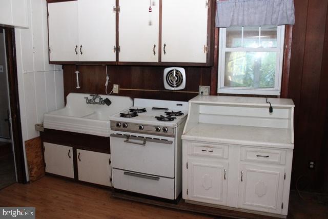 14611 Roosevelt Avenue Cascade, MD 21719 - Photo 2 of 20 a kitchen with a stove and a white cabinet