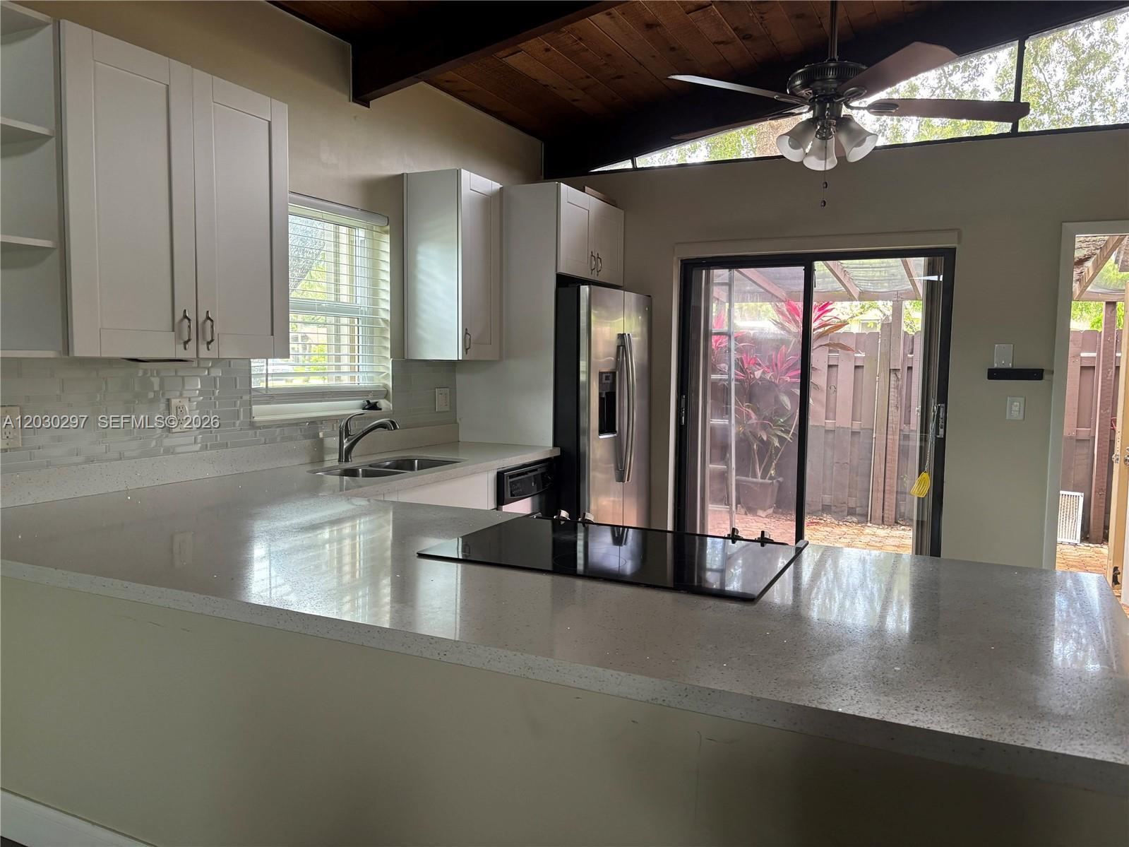 100 Gate Road, Unit 363 Hollywood, FL 33024 - Photo 9 of 32 Quartz countertops