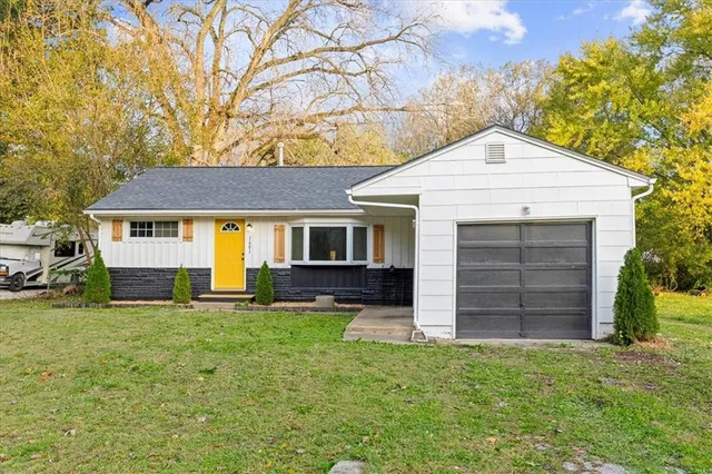 $239,000 | 1601 South Independence Street, Harrisonville, MO 64701