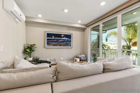 $1,599,000 | 807 Santa Barbara Place, San Diego, CA 92109