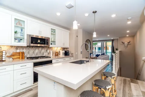 $1,599,000 | 807 Santa Barbara Place, San Diego, CA 92109