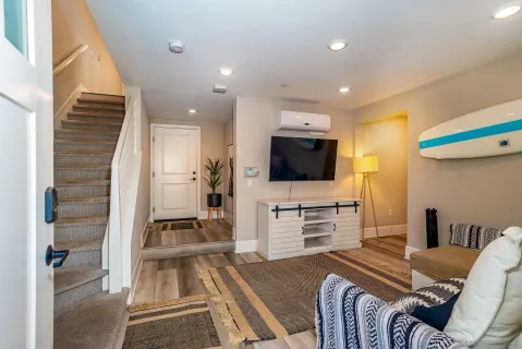 $1,599,000 | 807 Santa Barbara Place, San Diego, CA 92109