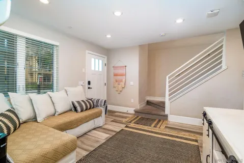 $1,599,000 | 807 Santa Barbara Place, San Diego, CA 92109