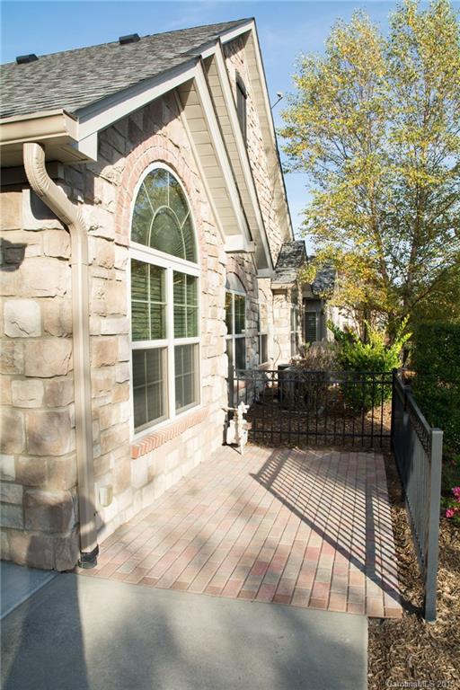 880 Ledgestone Court Tega Cay, SC 29708 - Photo 3 of 21