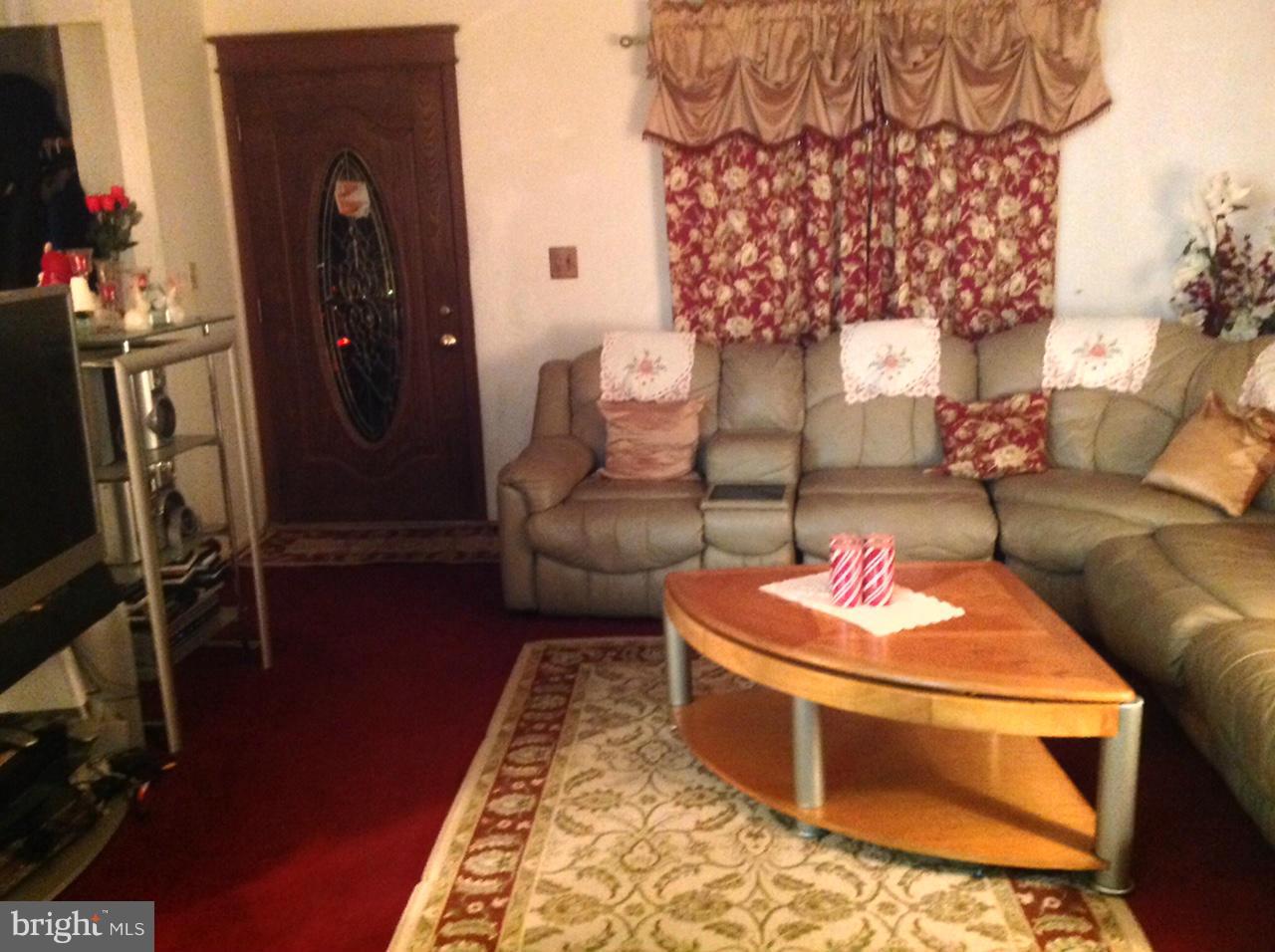 5628 Leiden Road Baltimore, MD 21206 - Photo 14 of 21 Living Room