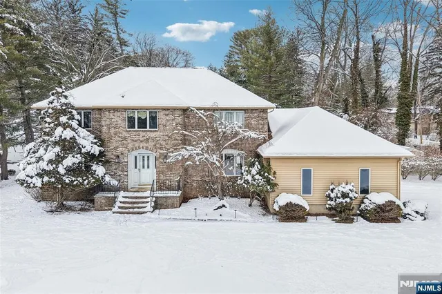 $895,000 | 45 Lake Road, Upper Saddle River, NJ 07458
