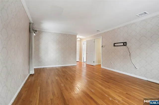 $895,000 | 45 Lake Road, Upper Saddle River, NJ 07458