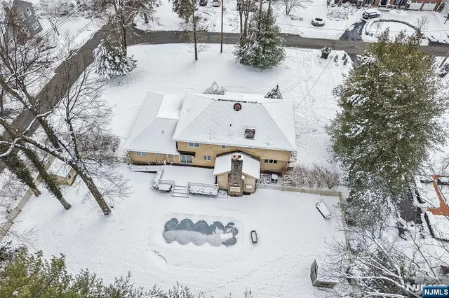 $895,000 | 45 Lake Road, Upper Saddle River, NJ 07458