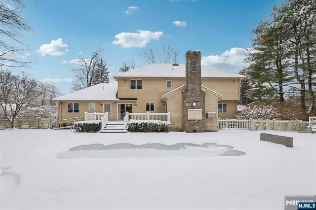 $895,000 | 45 Lake Road, Upper Saddle River, NJ 07458