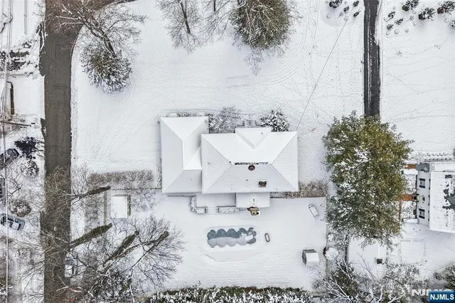 $895,000 | 45 Lake Road, Upper Saddle River, NJ 07458