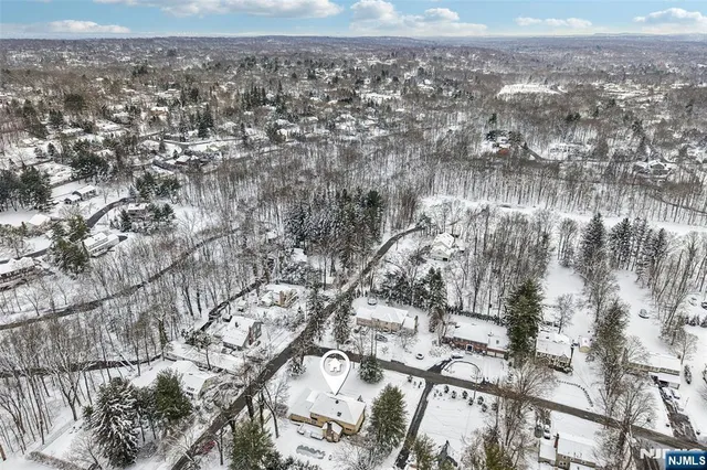 $895,000 | 45 Lake Road, Upper Saddle River, NJ 07458