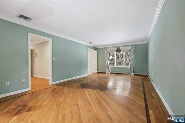 $895,000 | 45 Lake Road, Upper Saddle River, NJ 07458