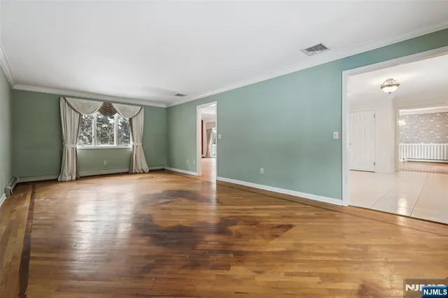 $895,000 | 45 Lake Road, Upper Saddle River, NJ 07458