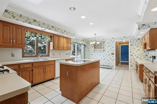 $895,000 | 45 Lake Road, Upper Saddle River, NJ 07458