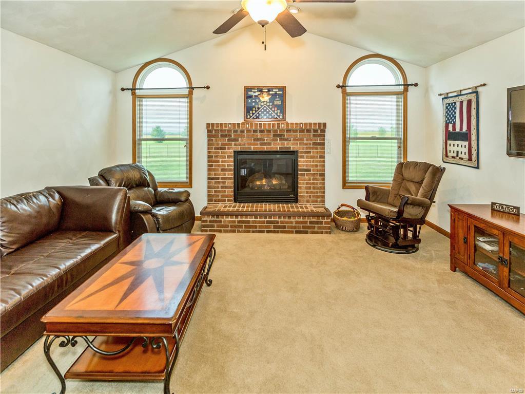 10091 East Kirsch Road St. Jacob, IL 62281 - Photo 7 of 36 Gallery Image 7