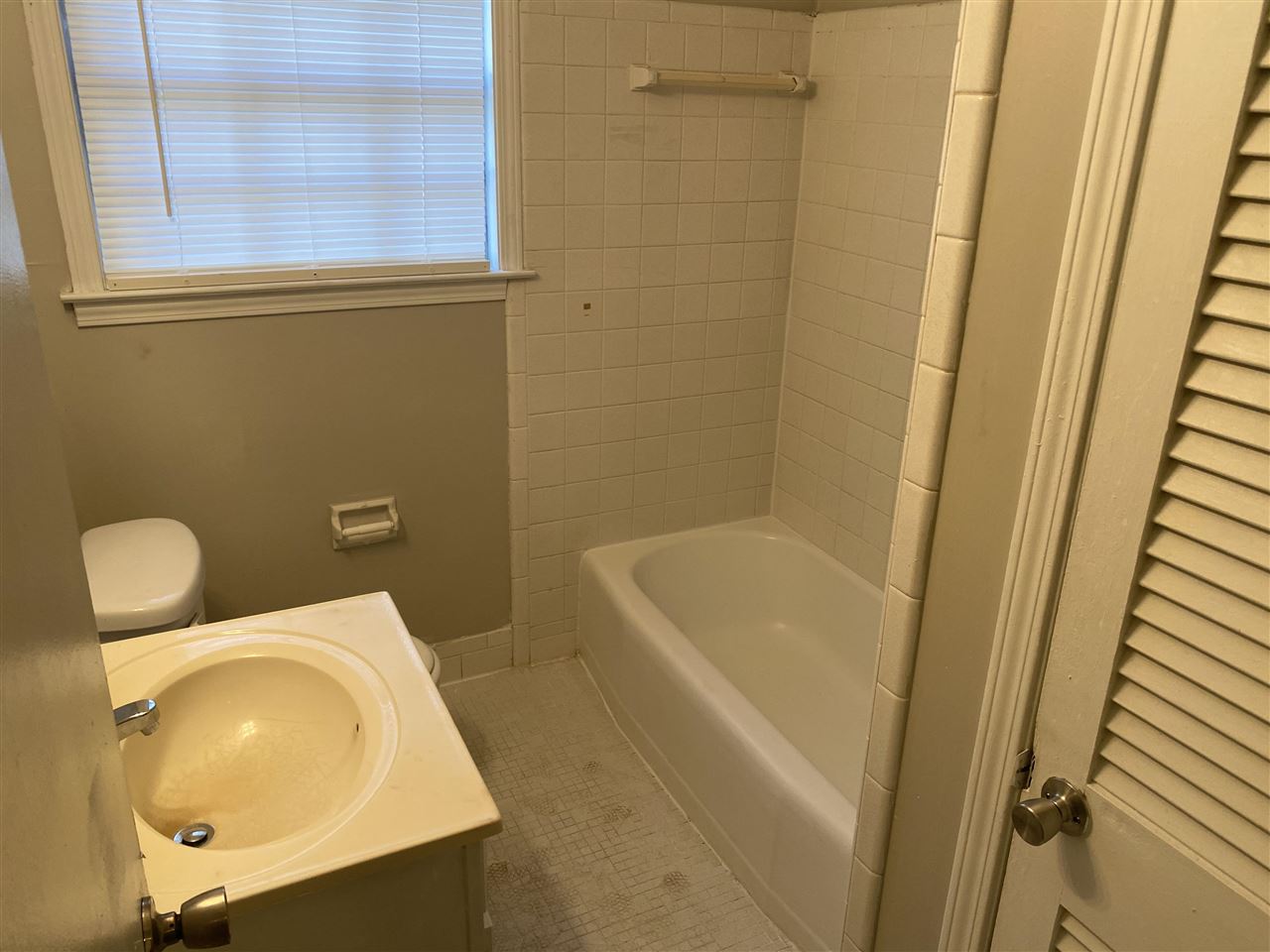 4066 Bishops Bridge Road Memphis, TN 38118 - Photo 14 of 19 a bathroom with a sink and bathtub