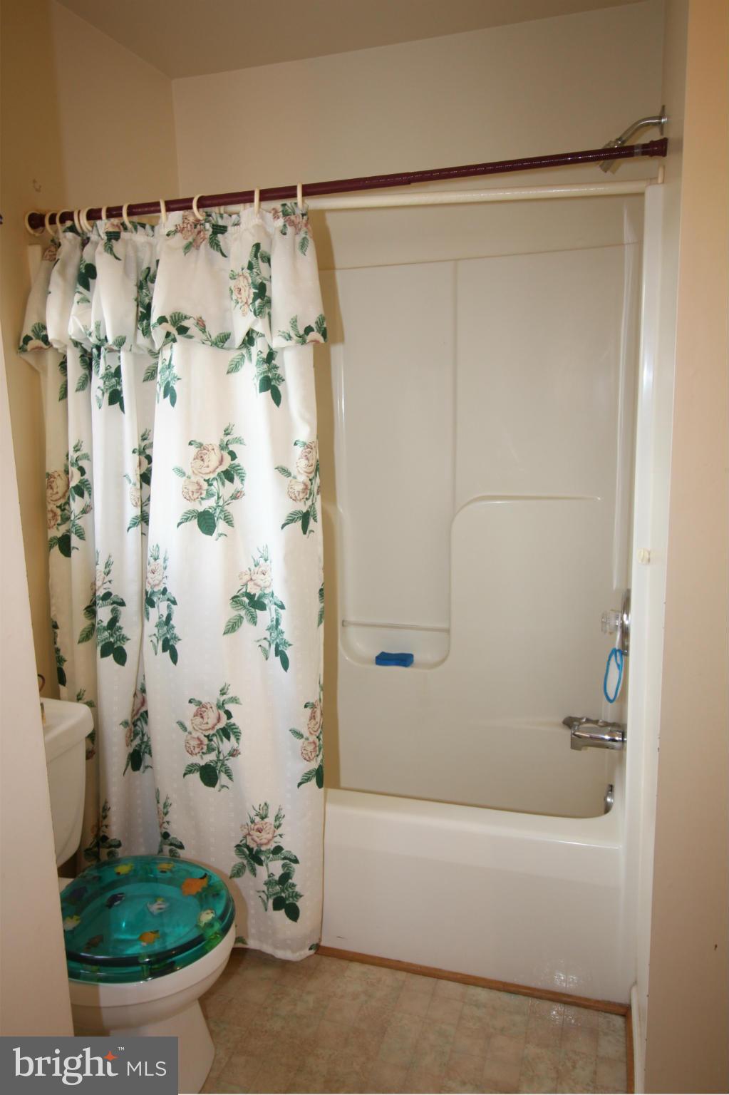 7459 Botha Road Bealeton, VA 22712 - Photo 23 of 30 Bath (Master)