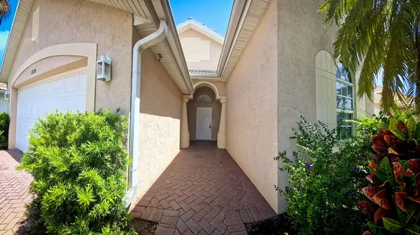 $630,000 | 12415 Southeast Plandome Drive, Hobe Sound, FL 33455