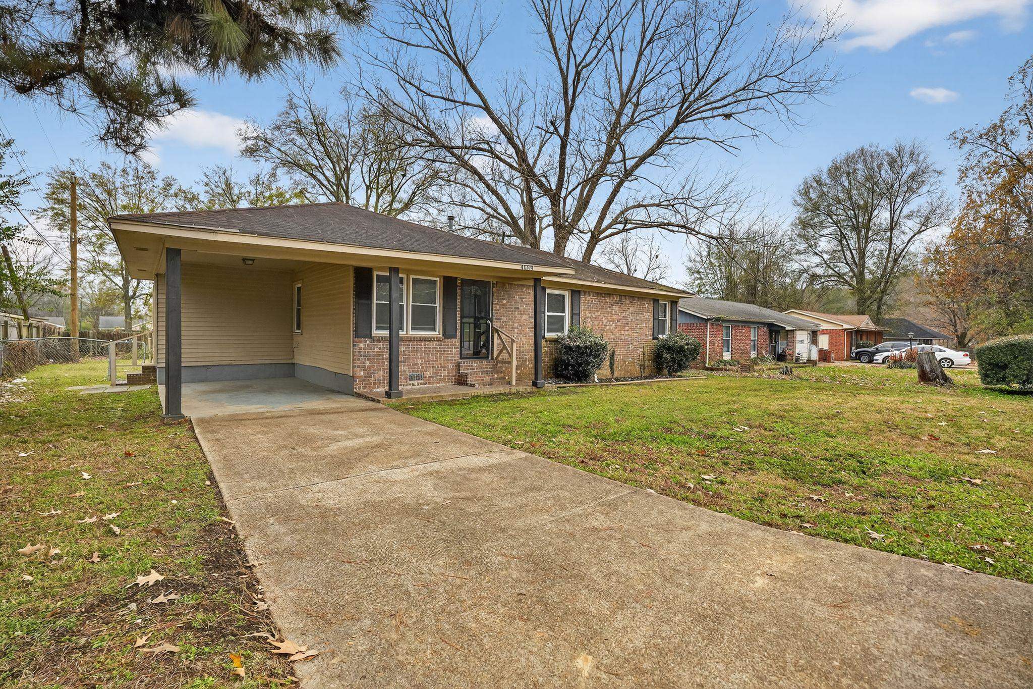 4689 Raleigh Lagrange Road Memphis, TN 38128 - Photo 3 of 30 Single story home featuring driveway, brick siding, a carport, and a front lawn