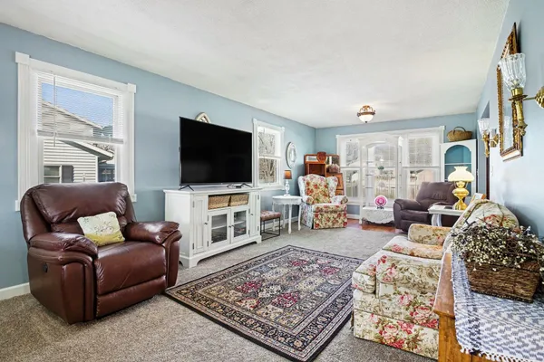 $349,000 | 1056 Parkwood Drive, Nappanee, IN 46550