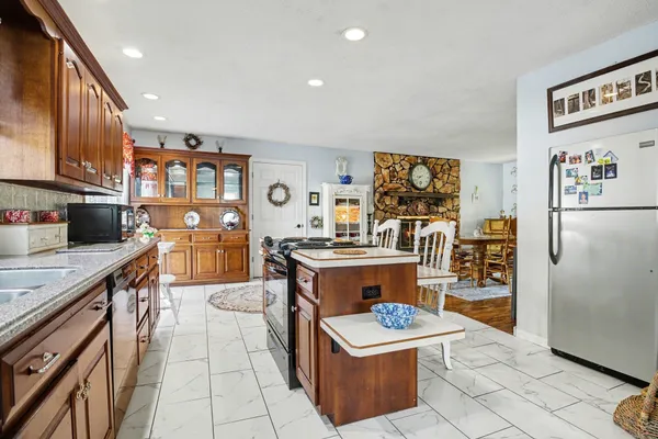 $349,000 | 1056 Parkwood Drive, Nappanee, IN 46550