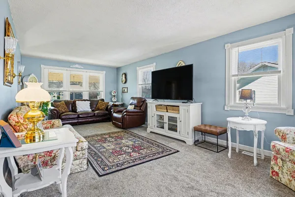 $349,000 | 1056 Parkwood Drive, Nappanee, IN 46550