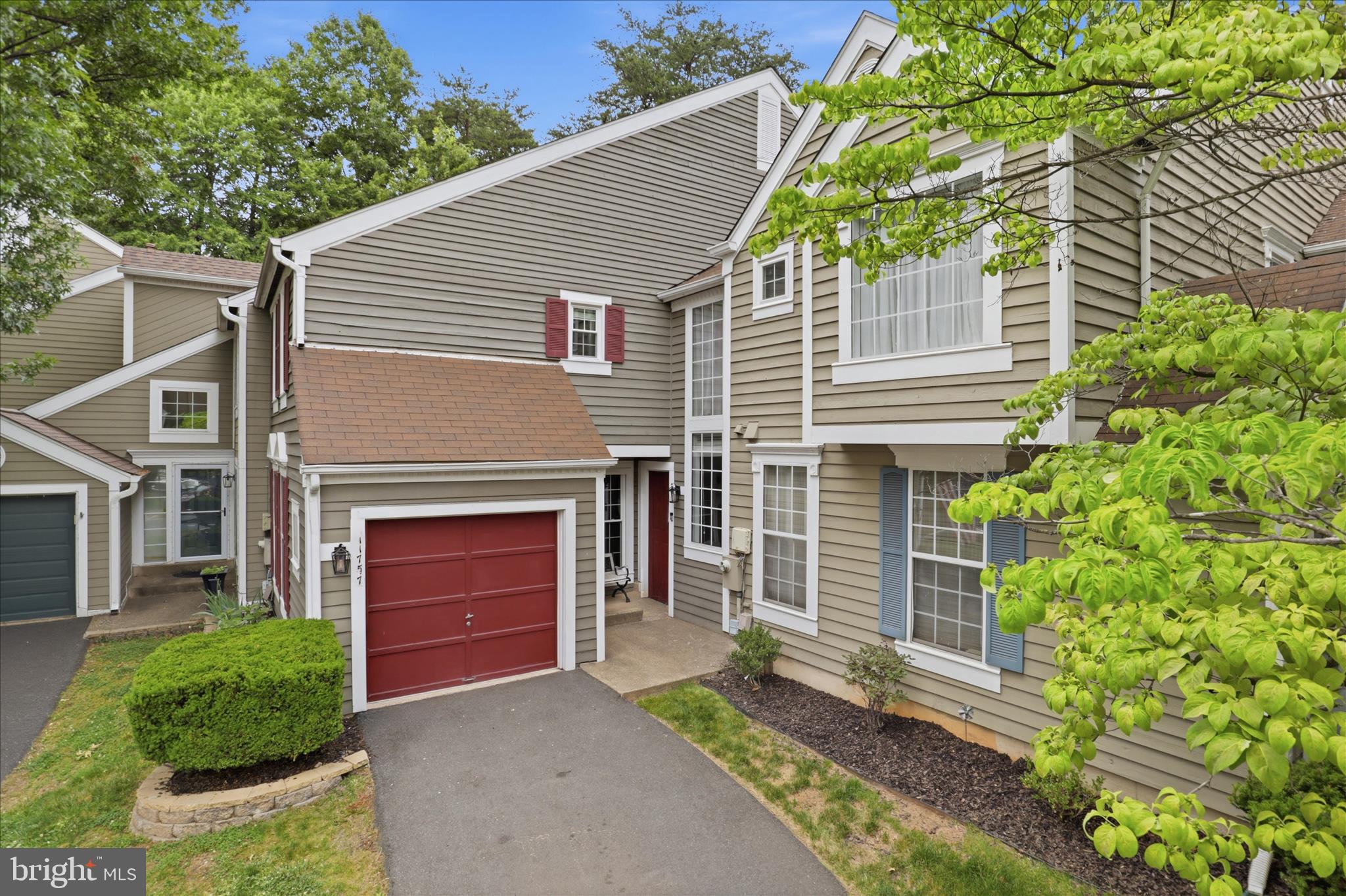 11757 Arbor Glen Way Reston, VA 20194 - Photo 5 of 60