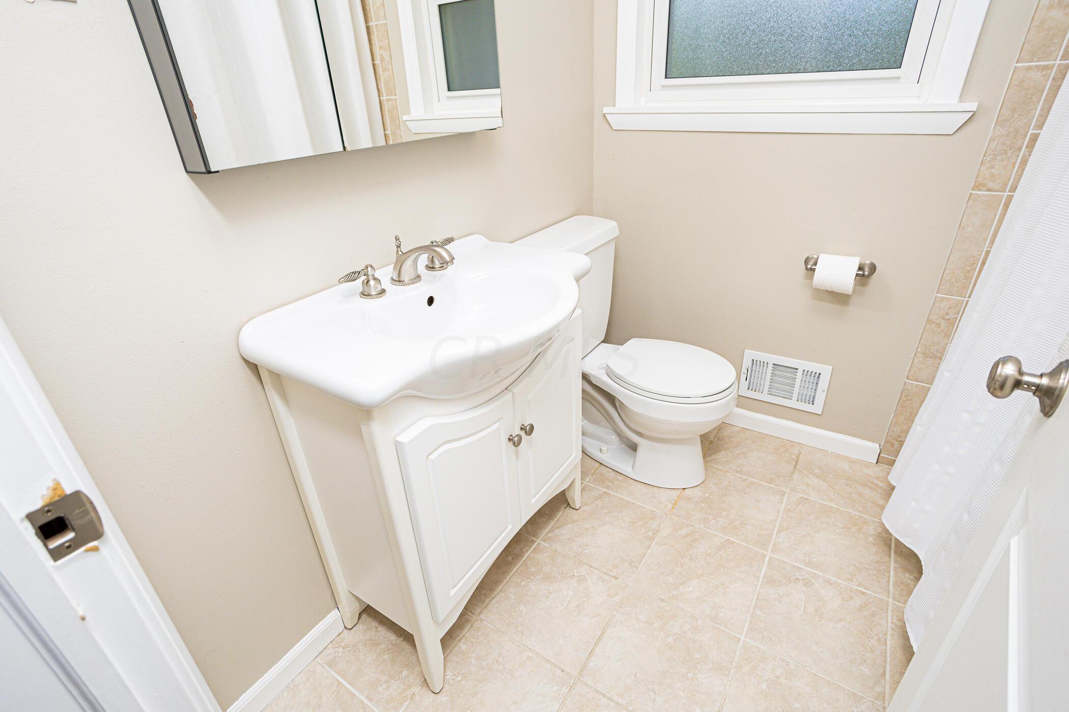 1973 Ridgecliff Road Columbus, OH 43221 - Photo 24 of 50 Full Bath