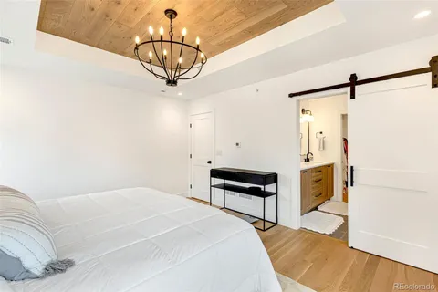 a en suite bathroom with double vanity and a mirror