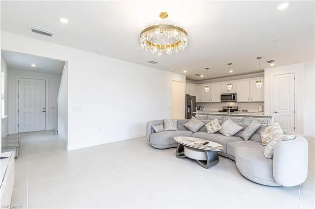 $3,350 | 1854 Mesa Lane, Naples, FL 34120