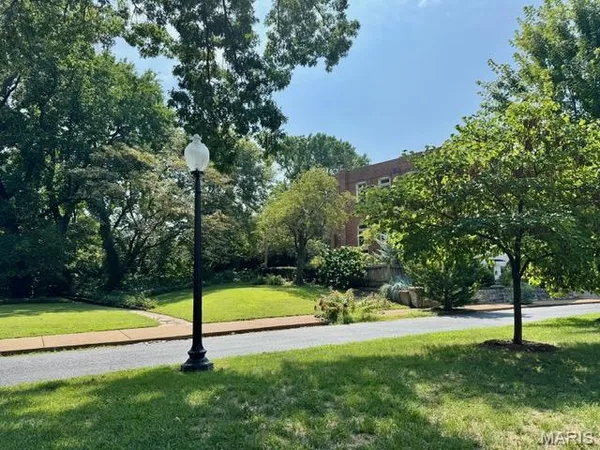 $450,000 | 8 Benton Place, St. Louis, MO 63104