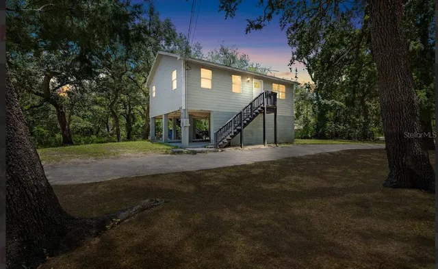 a view of a house with a yard