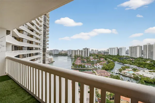 $4,800 | 1000 East Island Boulevard, Unit 2105, Aventura, FL 33160