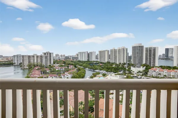 $4,800 | 1000 East Island Boulevard, Unit 2105, Aventura, FL 33160