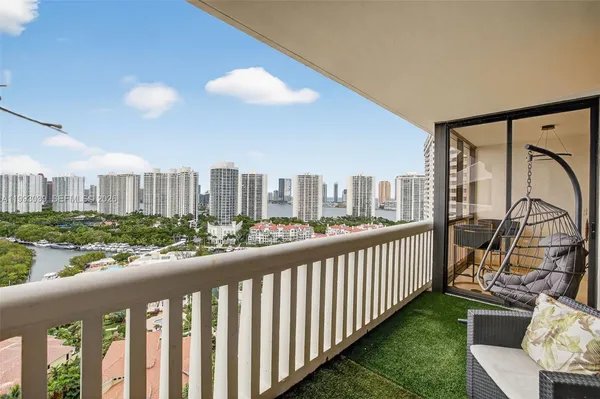 $4,800 | 1000 East Island Boulevard, Unit 2105, Aventura, FL 33160