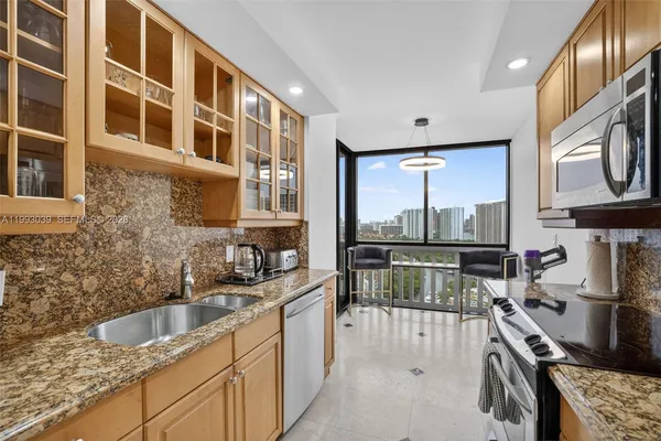 $4,800 | 1000 East Island Boulevard, Unit 2105, Aventura, FL 33160