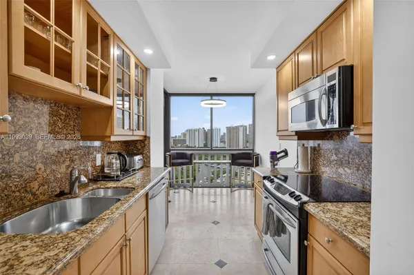 $4,800 | 1000 East Island Boulevard, Unit 2105, Aventura, FL 33160